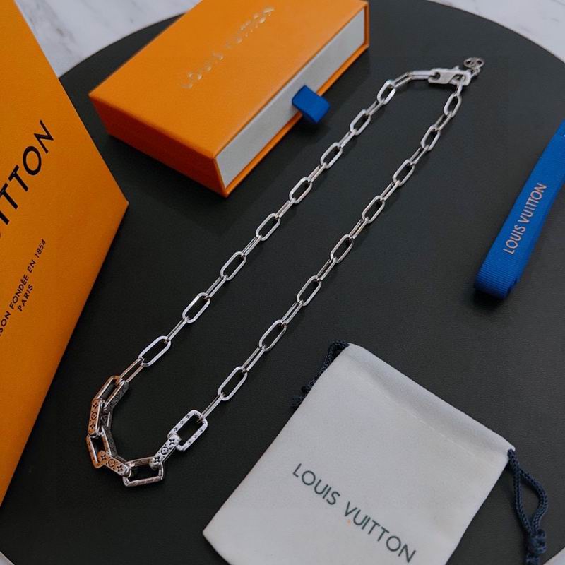 LV Necklace 03lyr370